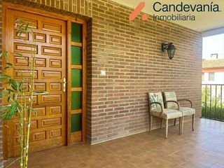 Chalet en venta en Zuera