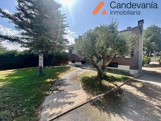 Chalet en venta en Zuera
