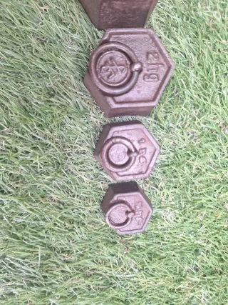 Pesi bilancia antichi 2kg, 1kg, 1/2kg, 1/4kg