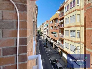 Piso en venta en Mercado en Alicante