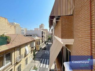Piso en venta en Mercado en Alicante