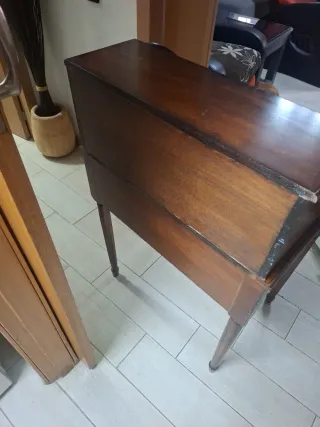 Mesita Luis XV madera oscura