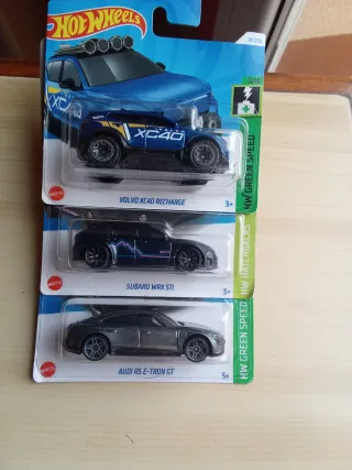Lote 3 Hot Wheels: Volvo, Subaru, Audi
