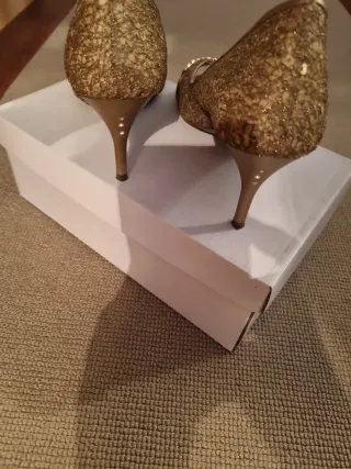 Zapatos dorados fiesta.  PIEL