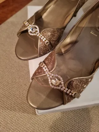 Zapatos dorados fiesta.  PIEL