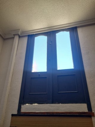 Puertas, ventanas y persianas local, ventanas