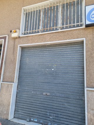 Puertas, ventanas y persianas local, ventanas