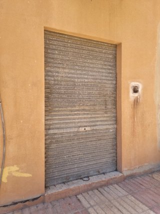 Puertas, ventanas y persianas local, ventanas