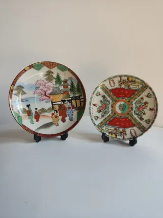 2 Platos pequeños porcelana china decorados