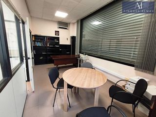 Local comercial en alquiler en Barri del Mar - Ribes Roges en Vilanova i La Geltrú