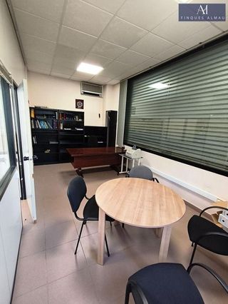 Local comercial en alquiler en Barri del Mar - Ribes Roges en Vilanova i La Geltrú