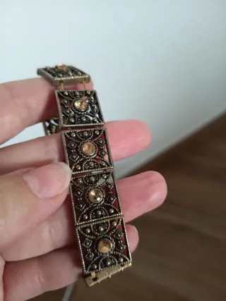 Pulsera elástica con diseño de filigrana