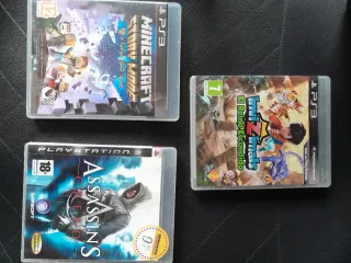 Pacchetto 3 giochi PS3: Minecraft, Invizimals, Assassin's Creed