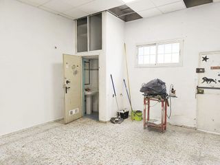 Local comercial en venta en Colores - Entreparques en Sevilla