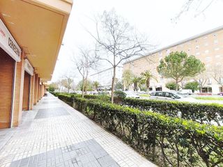 Local comercial en venta en Colores - Entreparques en Sevilla