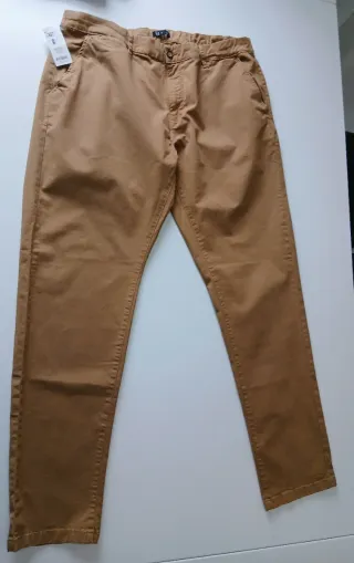 Pantalón chino hombre marrón
