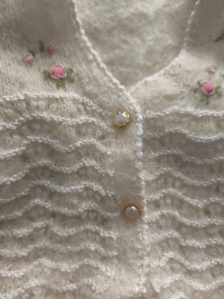 Chaqueta tejida a mano con flores