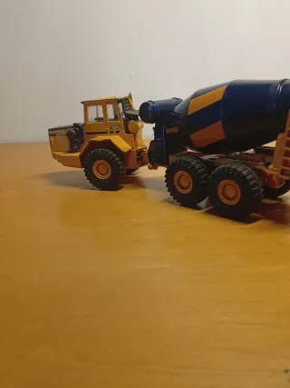 Camión Hormigonera Articulado Metálico