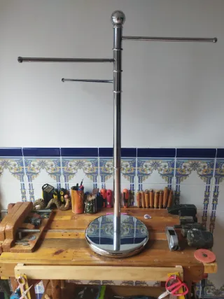 Soporte colgador metal plateado