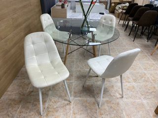 Mesa redonda cristal y 4 sillas blancas