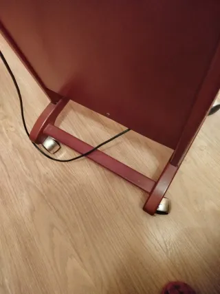 Galán de noche con planchador de pantalones