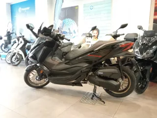 Honda Forza 125 Negra/Gris