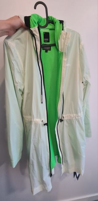 Chubasquero/Parka KHUJO verde y blanco Talla L