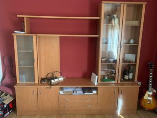 Mueble de salón madera y cristal