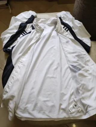 Giacca sportiva Adidas bianca e nera