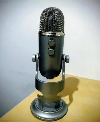 Micrófono Blue Yeti Logitech Plata