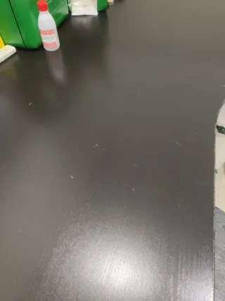 Mesa de escritorio esquinera negra y plateada