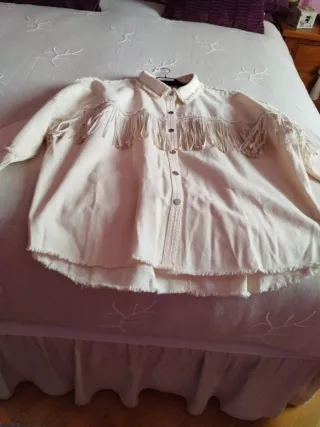 Chaqueta Zara flecos tachuelas beige L