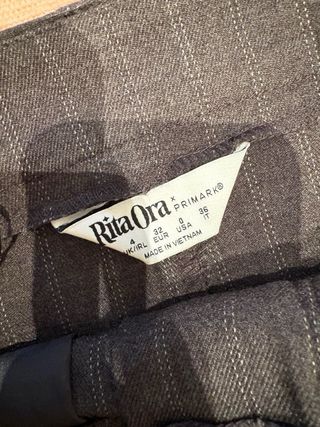 Falda tubo raya diplomática