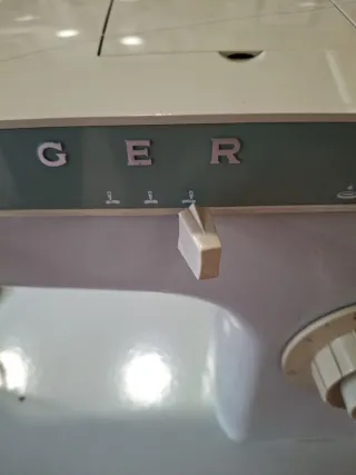 Máquina de coser Singer con pedal