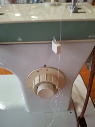 Máquina de coser Singer con pedal