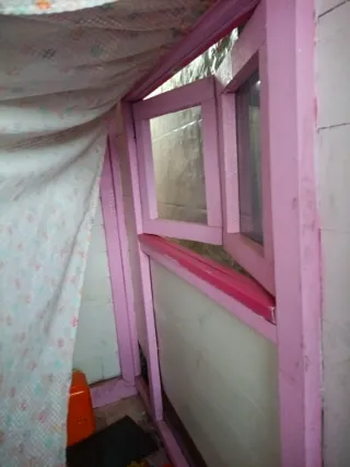 Caseta de juguete blanca