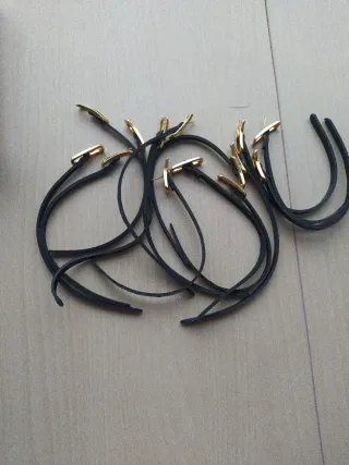 Lote de 14 tiras de cuero con hebilla dorada