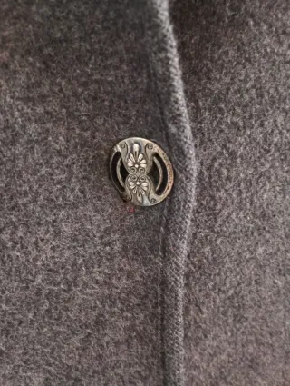 Chaqueta de señora gris y roja