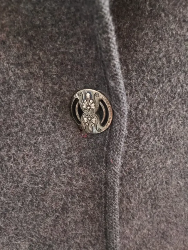 Chaqueta de señora gris y roja