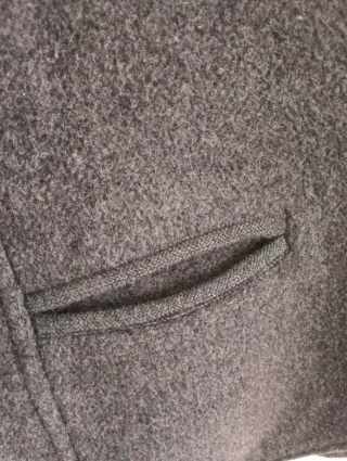 Chaqueta de señora gris y roja