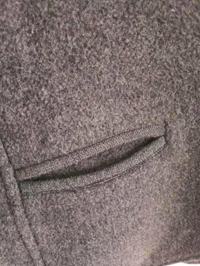Chaqueta de señora gris y roja