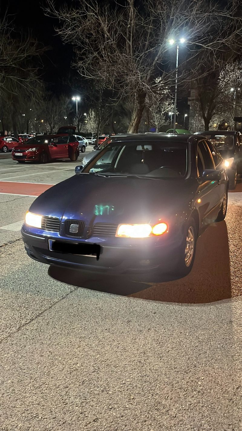 SEAT Leon 2000 - foto 1