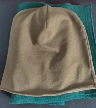 Set sciarpa Champion e papala in omaggio