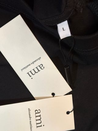 Maglia Ami Paris Nera con Cuore Rosso