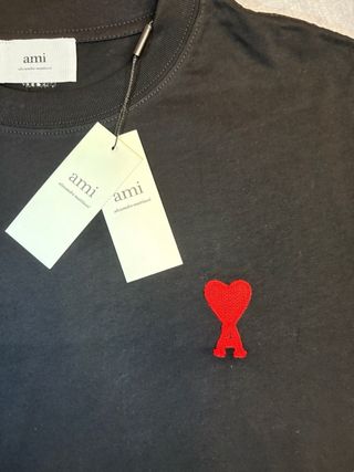 Maglia Ami Paris Nera con Cuore Rosso