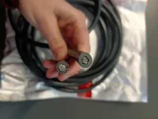 Cable eléctrico flexible negro