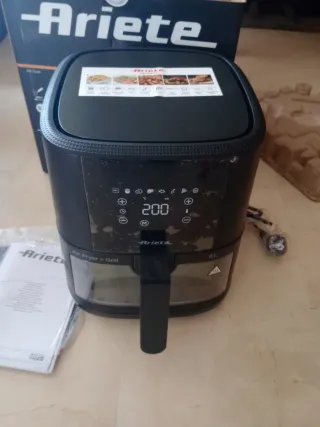 Freidora horno de aire Ariete 6L. Nueva
