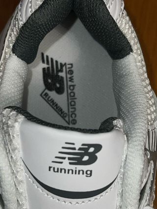 New Balance 530 Plata y Blanco