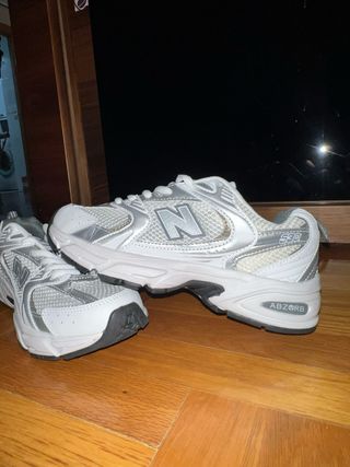 New Balance 530 Plata y Blanco