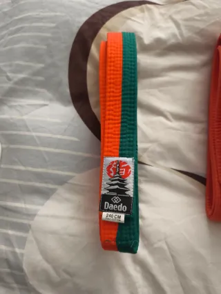 Lote equipación karate cinturones y zapatillas